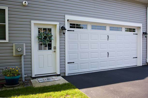 24/7 Emergency Garage Door Panel Replacement experts in Gothenburg, NE